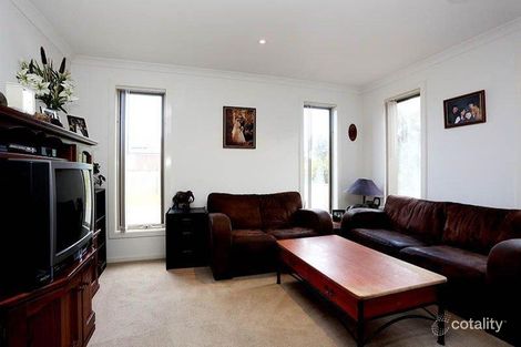 Property photo of 33 Ogle Way Cranbourne North VIC 3977