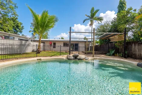 8 Mimosa St, Holloways Beach, QLD 4878