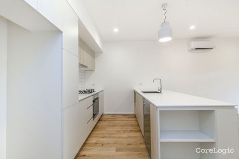 Property photo of 22 Sharp Circuit Mill Park VIC 3082