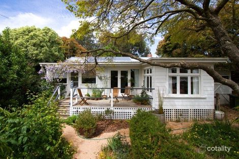 19 Morris Rd, Woodend, VIC 3442