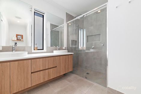 Property photo of 14 Freycinet Court Warrnambool VIC 3280