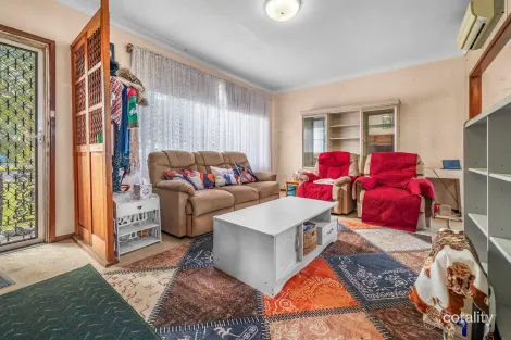 Property photo of 4 Akuna Avenue Shortland NSW 2307