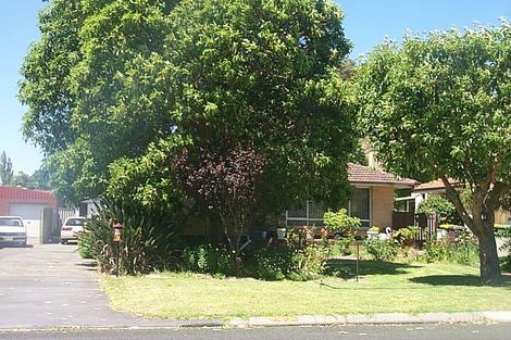 293 Fisher St, Cloverdale, WA 6105