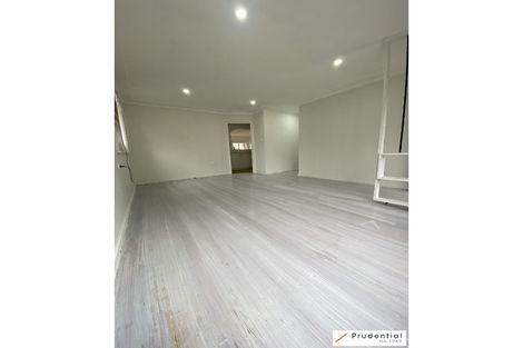 Property photo of 33 Solo Crescent Fairfield NSW 2165