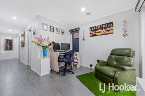 Property photo of 37 Kimberley Grove Pakenham VIC 3810