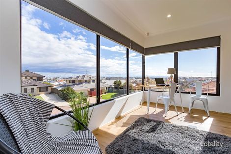 Property photo of 17 Highview Rise Halls Head WA 6210
