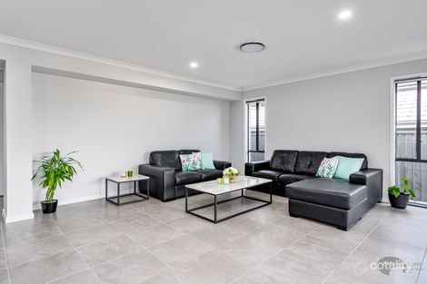 Property photo of 30 Harriet Lane Oxenford QLD 4210