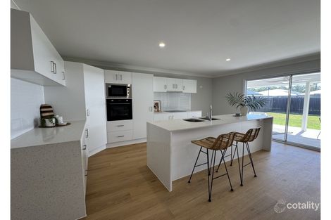 6 Anita St, Redland Bay, QLD 4165