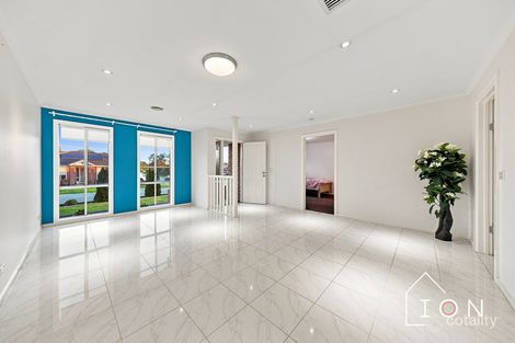 Property photo of 13 Taplan Crescent Cranbourne West VIC 3977