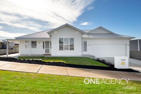 Property photo of 2 Gasnier Loop Boorooma NSW 2650