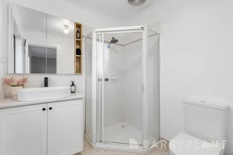 Property photo of 4 Bicolor Court Bundoora VIC 3083