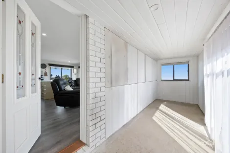 Property photo of 9 Haigh Place Mount Pleasant VIC 3350