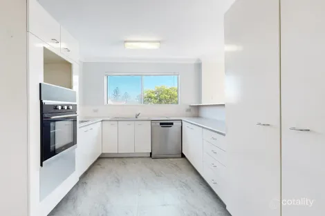 Property photo of 12/156 Surf Parade Broadbeach QLD 4218