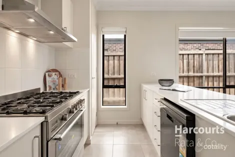 Property photo of 38 Solitude Crescent Point Cook VIC 3030