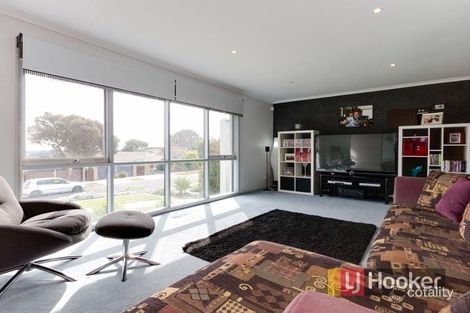 Property photo of 7 Hughes Close Endeavour Hills VIC 3802