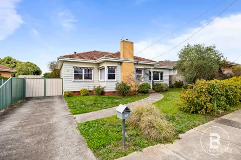 352 Forest St, Wendouree, VIC 3355