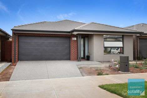 Property photo of 12 Tulipwood Close Rockbank VIC 3335