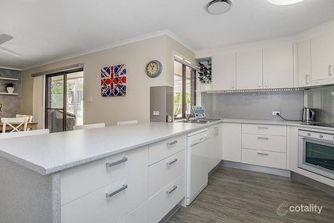 Property photo of 37 Mildura Drive Helensvale QLD 4212