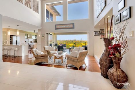 16 Summit Cres, Carrara, QLD 4211