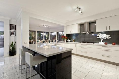 Property photo of 122 Nepean Street Greensborough VIC 3088