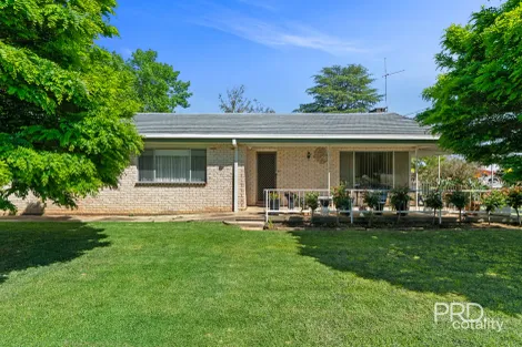 2 Nixon Cres, Tolland, NSW 2650