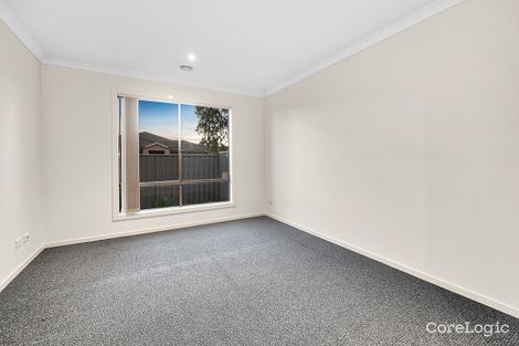 Property photo of 7 Beauchamp Way Cranbourne East VIC 3977