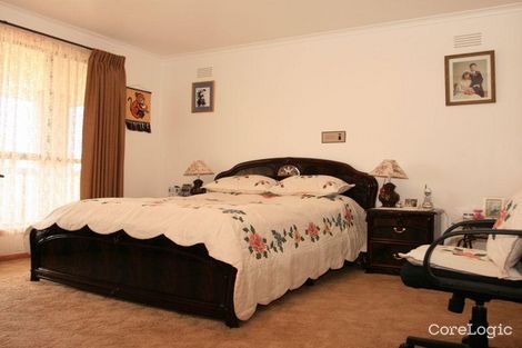 Property photo of 18 Regent Street Hoppers Crossing VIC 3029