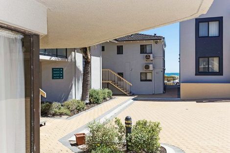 Property photo of 94/1 Padbury Circle Sorrento WA 6020