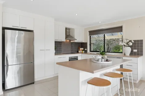 Property photo of 4 Lindsay Close Mount Barker SA 5251