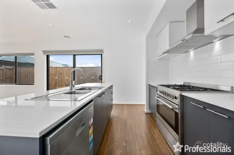 Property photo of 6 Lineker Drive Deanside VIC 3336