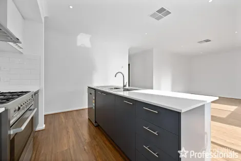 Property photo of 6 Lineker Drive Deanside VIC 3336