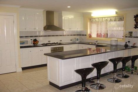Property photo of 8 Newhaven Way Cairnlea VIC 3023