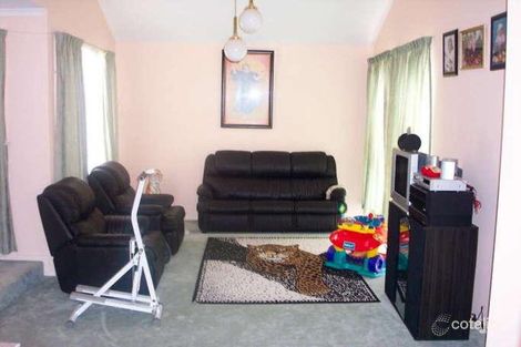 Property photo of 17 Delphinius Crescent Roxburgh Park VIC 3064