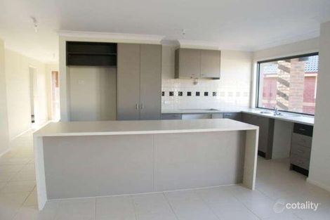 Property photo of 8 Moreton Close Caroline Springs VIC 3023