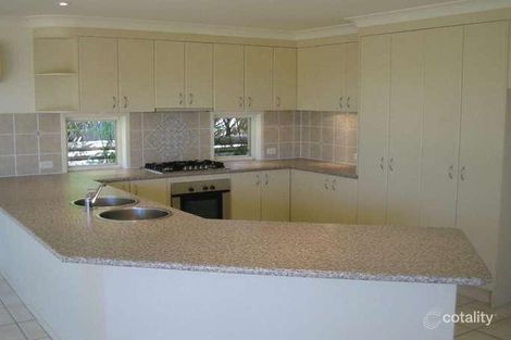 Property photo of 8 Ellerwood Place Sinnamon Park QLD 4073