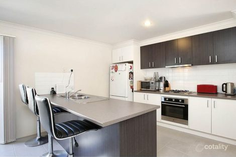 Property photo of 2/76 Murphy Road Pakenham VIC 3810