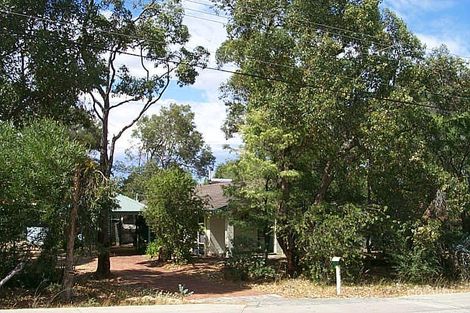 129 Grove Rd, Lesmurdie, WA 6076