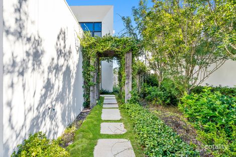 Property photo of 75 Theatre Drive Benowa QLD 4217