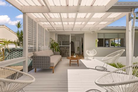Property photo of 17 Karina Crescent Broadbeach Waters QLD 4218