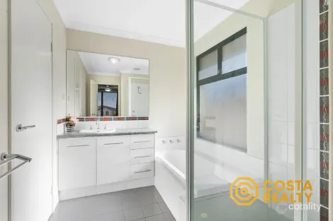 Property photo of 34 Bordeaux Parade Piara Waters WA 6112