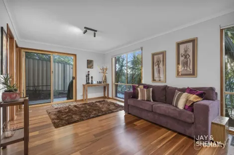 Property photo of 9 Embley Glade Endeavour Hills VIC 3802
