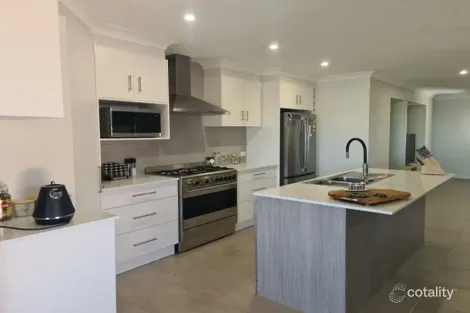 Property photo of 7 Chant Drive Rosenthal Heights QLD 4370