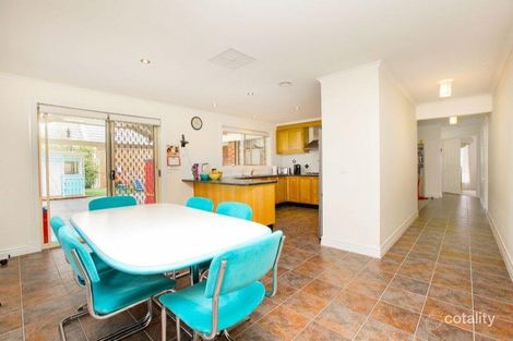 Property photo of 14 Yendon Close Caroline Springs VIC 3023