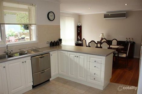 Property photo of 15 Simmonds Place Endeavour Hills VIC 3802