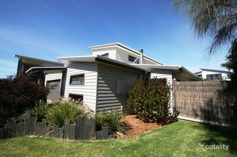 4 Waterford Dr, Cowes, VIC 3922