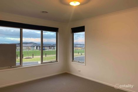 Property photo of 1 Brahe Mews Clyde VIC 3978