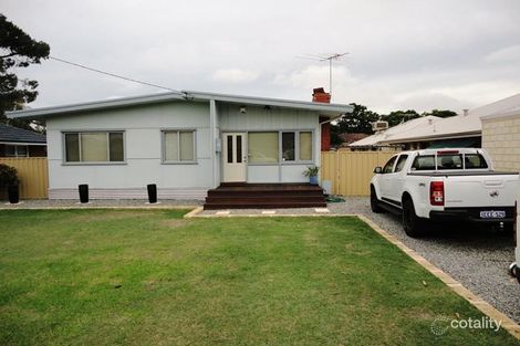 30 Barnsley St, Queens Park, WA 6107