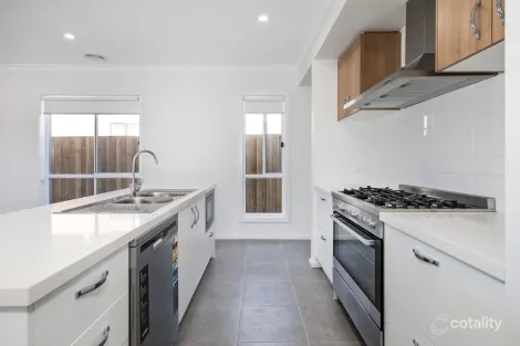 12 Comosa St, Rockbank, VIC 3335