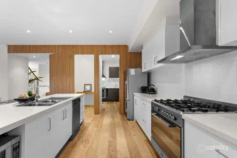Property photo of 18 Ferrier Close Sandhurst VIC 3977