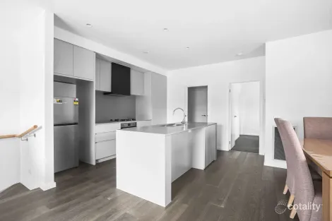 Property photo of 6 Auburn Walk Burwood East VIC 3151